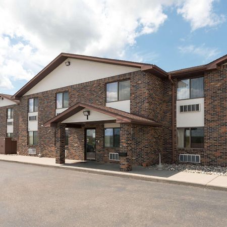 Super 8 By Wyndham Perham Hotel Exterior photo