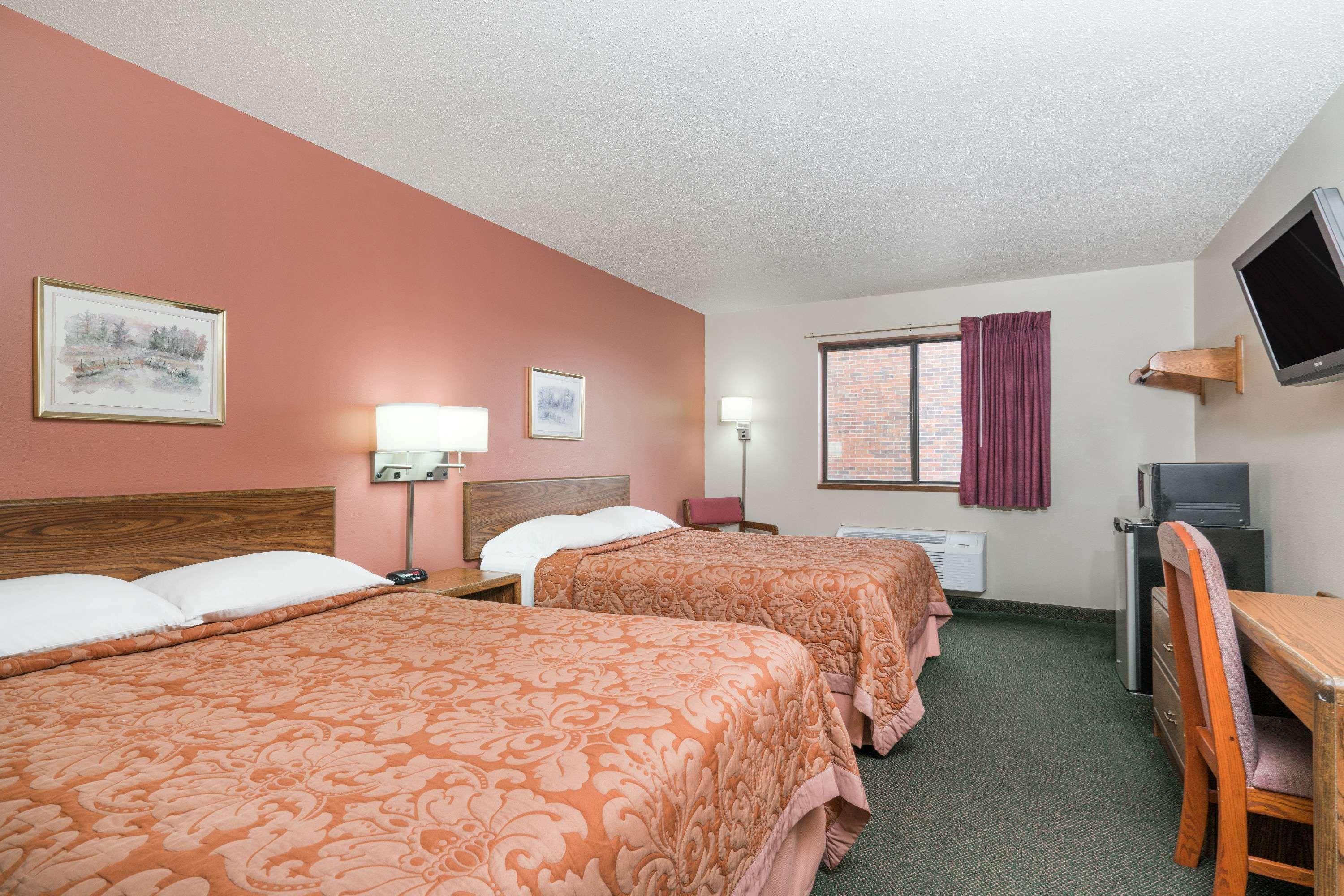 Super 8 By Wyndham Perham Hotel Exterior photo