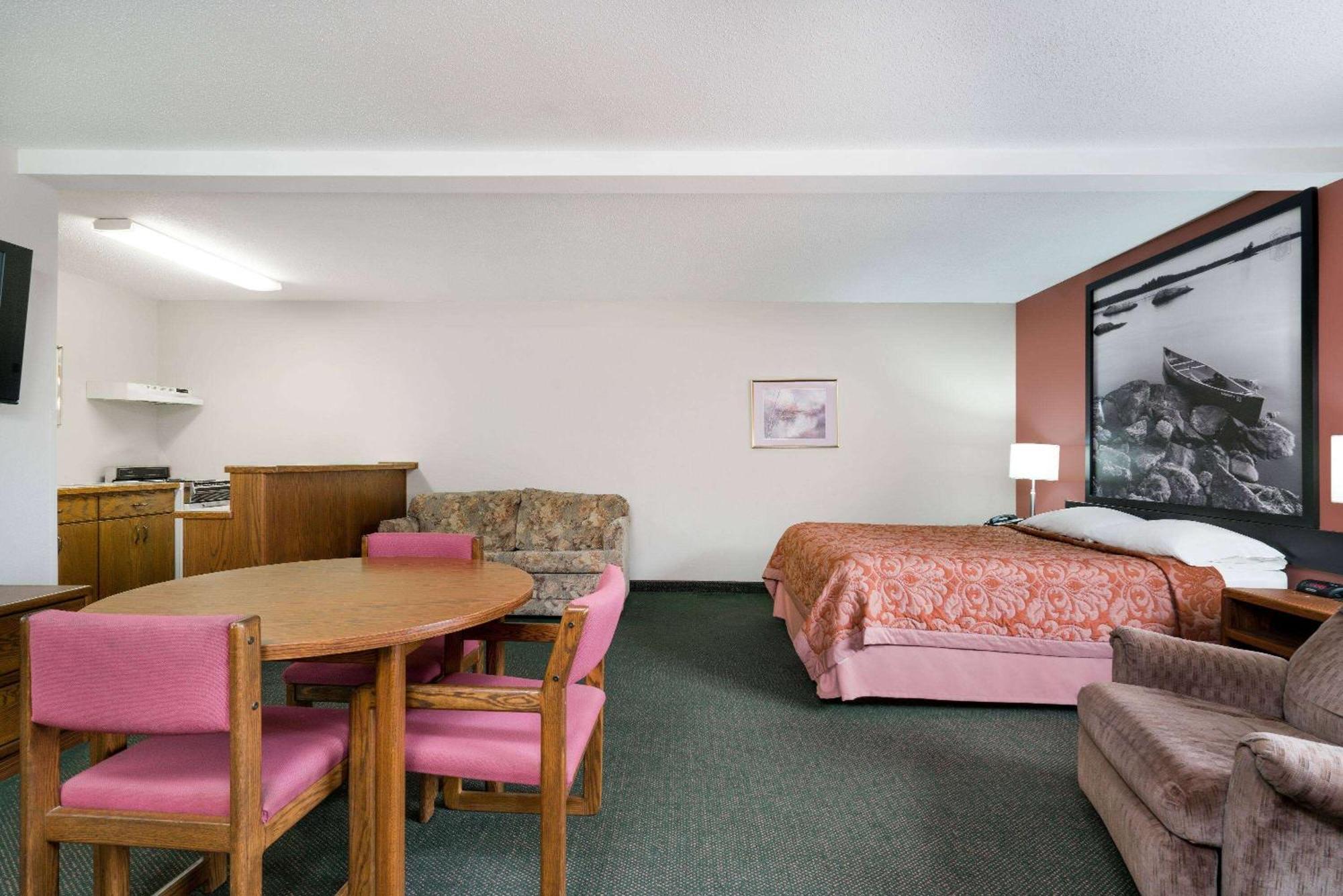 Super 8 By Wyndham Perham Hotel Exterior photo