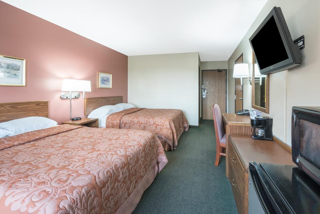 Super 8 By Wyndham Perham Hotel Exterior photo